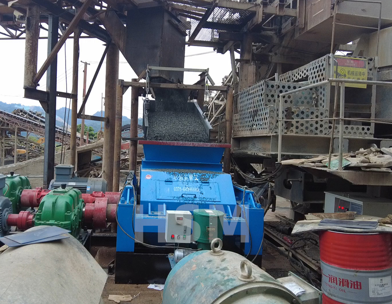 河卵石對輥制砂機多少錢一臺？