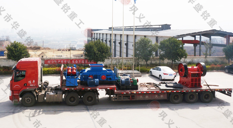 時產200噸全液壓對輥破碎機發(fā)往黑龍江