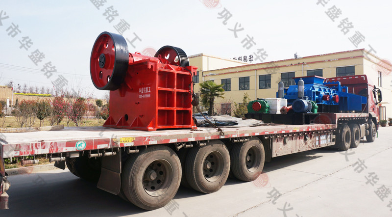 時產200噸全液壓對輥破碎機發(fā)往黑龍江